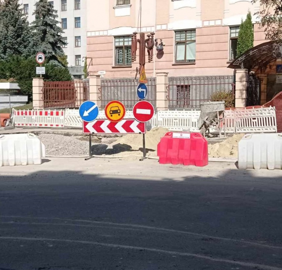 Тривають поточні ремонти доріг та прибудинкових територій у Тернополі