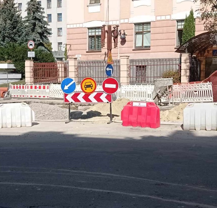 Тривають поточні ремонти доріг та прибудинкових територій у Тернополі