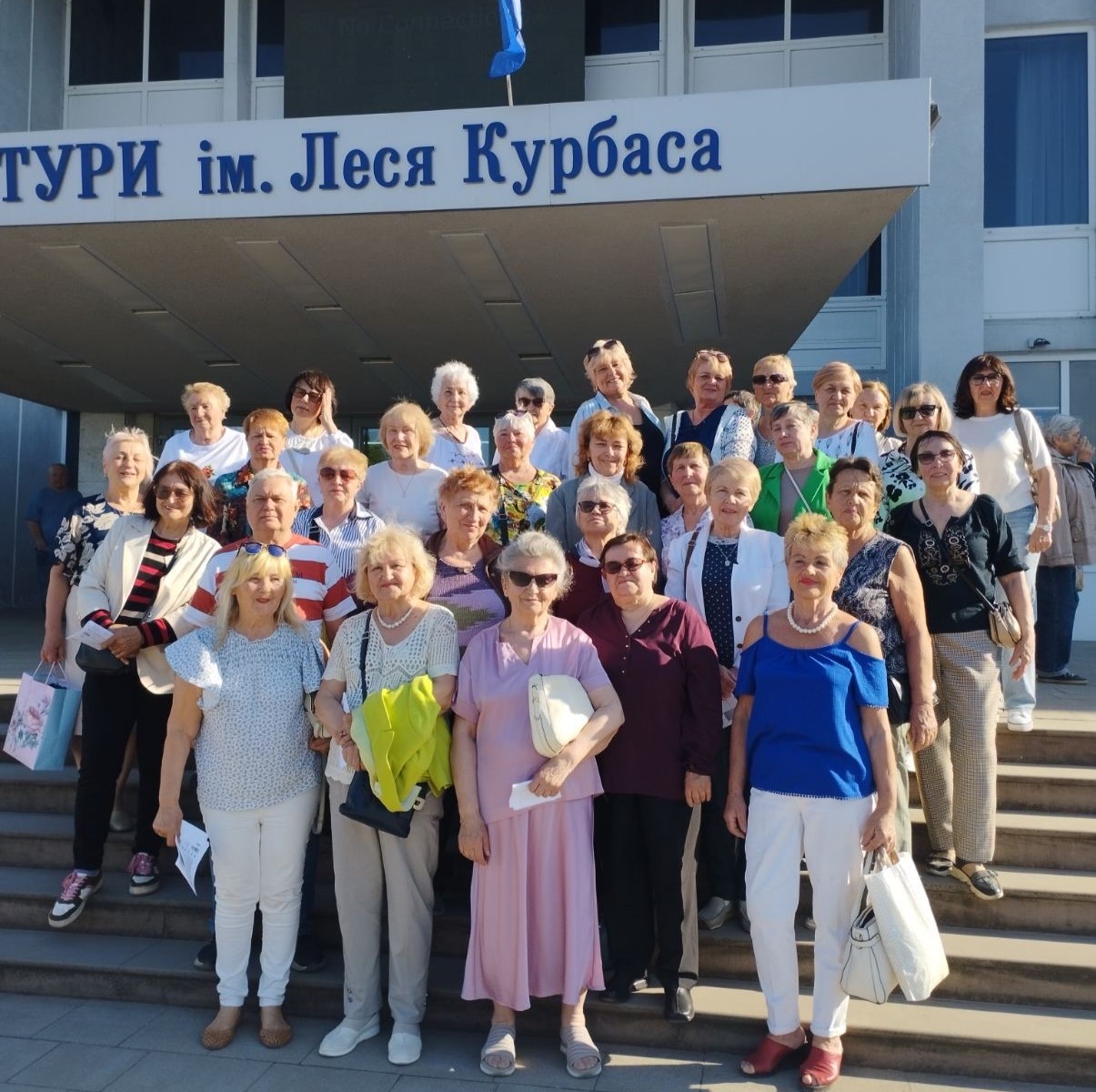 У Тернополі люди похилого віку та сім’ї Героїв відвідали виставу «Макбет»