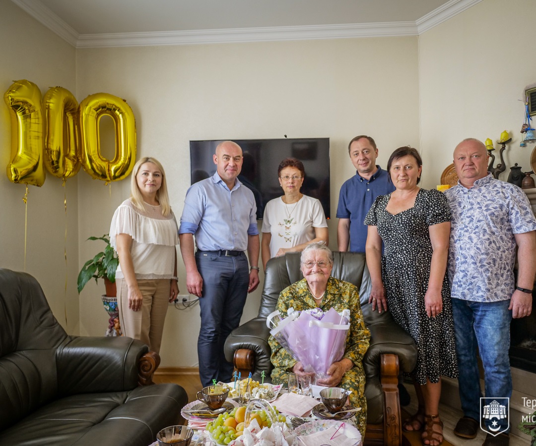 Зі 100-літнім ювілеєм міський голова Сергій Надал привітав жительку Тернополя Ольгу Бойко
