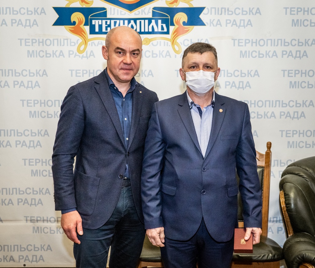 Міський голова Тернополя Сергій Надал нагородив учасників Афганської війни почесними відзнаками