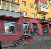 У Тернополі на вул. Руській демонтували незаконно встановлену вивіску