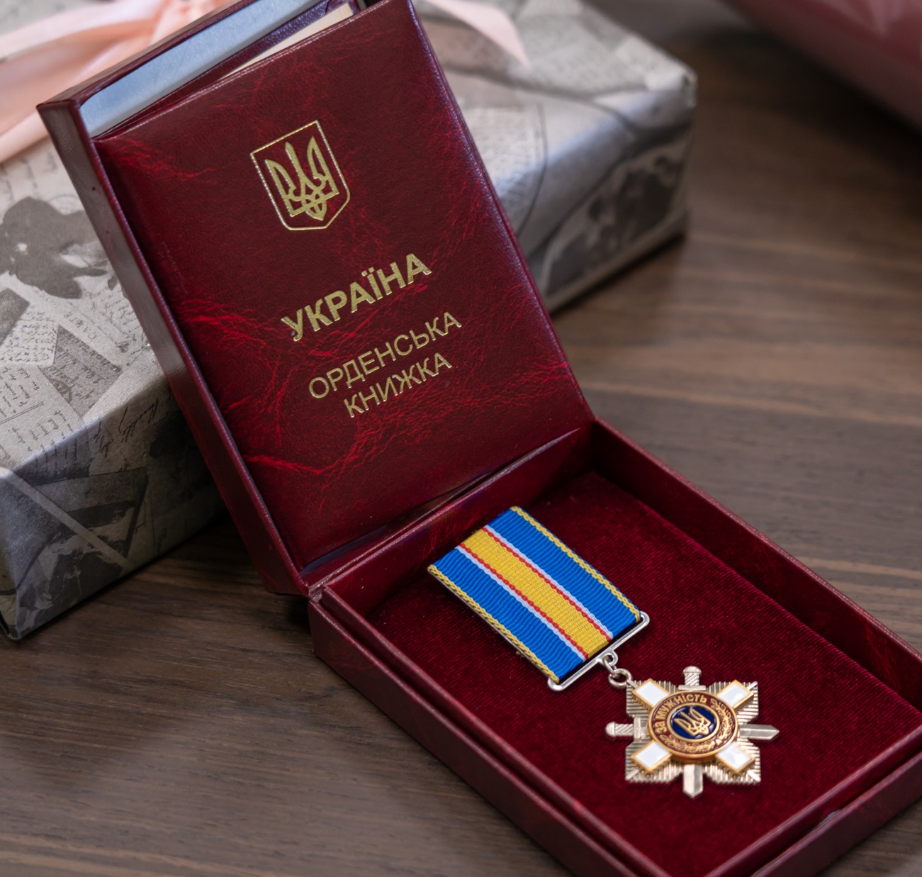 Міський голова Сергій Надал вручив орден «За мужність» III ступеня (посмертно) рідним прикордонника Вадима Шуменка