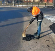 На семи вулицях Тернополя проведуть ліквідацію вибоїн дорожнього покриття