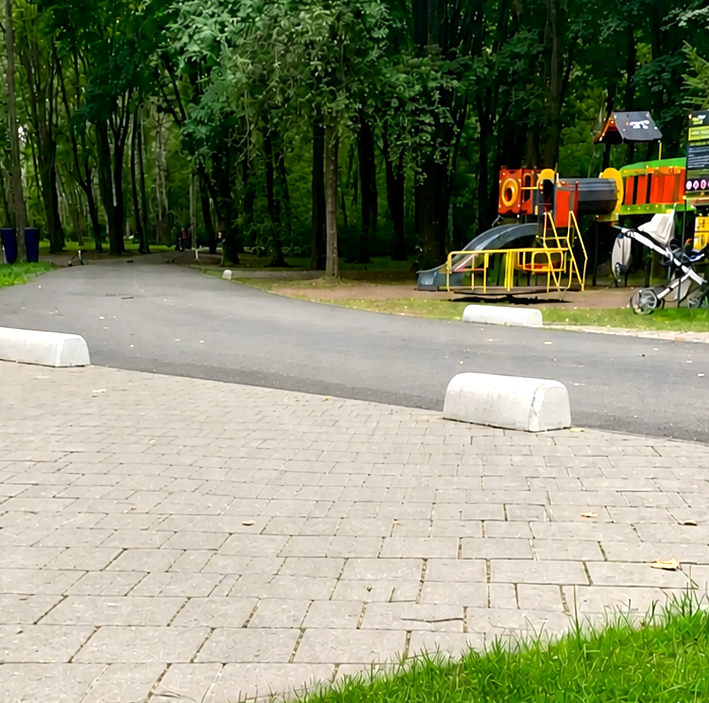 У парках Тернополя обмежено рух транспорту заради безпеки відвідувачів