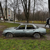 Власника покинутого автомобіля просять забрати транспорт з вулиці Тернополя