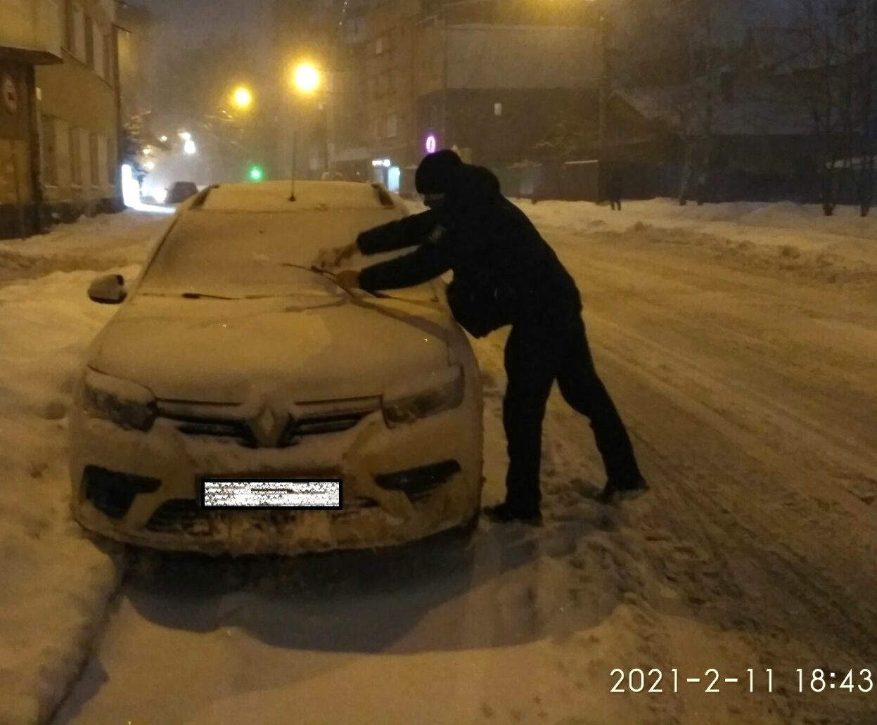 Муніципальна інспекція вжила заходів щодо координації роботи комунальних служб і переміщення автівок, які перешкоджали очищенню вулиць від снігу