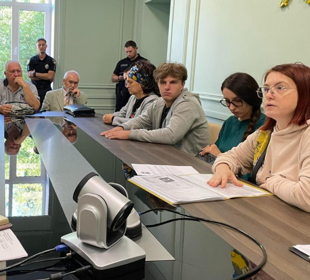 У Тернопільській міській раді відбулася зустріч з ініціативною групою акції «ЗСУ в першу чергу»