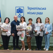 Міський голова Сергій Надал зустрівся з матерями-героїнями та вручив їм сертифікати на отримання квартири