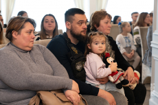 У Тернополі відбулася церемонія передачі державних нагород родинам військовослужбовців, які загинули, захищаючи Україну. Посмертні відзнаки стали знаком вдячності за особисту мужність, самовідданість і вірність військовому обов’язку.