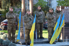 У Тернополі біля Меморіальної стели «Воїнам, загиблим за волю України» відбулася панахида «Світло молитви в темряві війни»