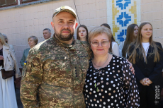«Ми ним пишаємось»: офіцер Нацгвардії Тарас Євтіхов повернувся у рідну школу на свято останнього дзвоника